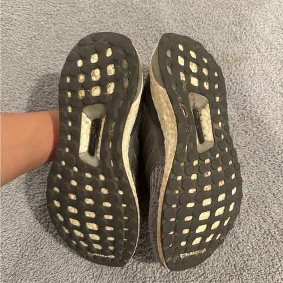 Adidas ultra boost size 4.5 - Picture 3 of 3